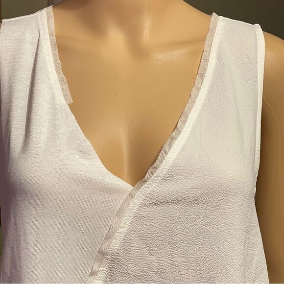 NWT Express Lightweight V-neck Blouse Ivory White Size Small - Picture 2 of 9
